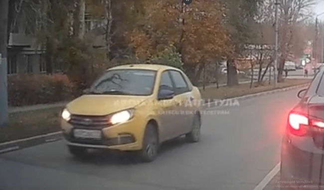 Ð¢Ð°ÐºÑÐ¸ÑÑ Ð¿ÑÐ¾Ð¿ÑÑÑÐ¸Ð» Ð¿Ð¾Ð²Ð¾ÑÐ¾Ñ Ð¸ Â«Ð²ÐµÑÐ½ÑÐ»ÑÑÂ» Ðº Ð¿ÐµÑÐµÐºÑÐµÑÑÐºÑ Ð·Ð°Ð´Ð½Ð¸Ð¼ ÑÐ¾Ð´Ð¾Ð¼. ÐÐ¸Ð´ÐµÐ¾