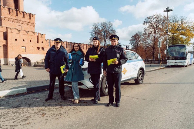 Ð¡Ð¾ÑÑÑÐ´Ð½Ð¸ÐºÐ¸ ÐÐÐÐÐ Ð´Ð°ÑÐ¸Ð»Ð¸ ÑÑÐ»ÑÐºÐ°Ð¼ Ð¿ÑÐµÐ·ÐµÐ½ÑÑ Ð² ÐÐµÐ½Ñ Ð°Ð²ÑÐ¾Ð¼Ð¾Ð±Ð¸Ð»Ð¸ÑÑÐ°