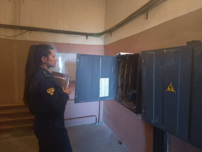 ÐÑÐ¾ÐºÑÑÐ°ÑÑÑÐ° Ð·Ð°ÑÑÐ°Ð²Ð¸Ð»Ð° ÑÑÐ»ÑÑÐºÑÑ Ð£Ð Ð¾ÑÑÐµÐ¼Ð¾Ð½ÑÐ¸ÑÐ¾Ð²Ð°ÑÑ Ð»Ð¸ÑÑÑ Ð² Ð´Ð¾Ð¼Ðµ Ð½Ð° ÐÐ¾Ð½Ð´Ð°ÑÐµÐ½ÐºÐ¾