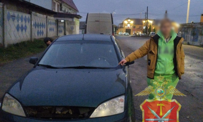 ÐÐ¾ÑÐ¾Ð²ÐºÐ°-Ð¿ÑÑÐµÑÐµÑÑÐ²ÐµÐ½Ð½Ð¸ÑÐ° ÑÐ³Ð½Ð°Ð»Ð° Ford Ð² ÑÑÐ»ÑÑÐºÐ¾Ð¹ ÐÑÐ±Ð½Ðµ Ð¸ Ð±ÑÐ¾ÑÐ¸Ð»Ð° ÐµÐ³Ð¾ Ð² ÐÑÑÐ½ÑÐºÐµ