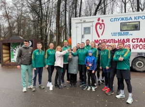 В Туле зажгли «Огонь жизни»: в Центральном парке прошла эстафета в поддержку донорства костного мозга