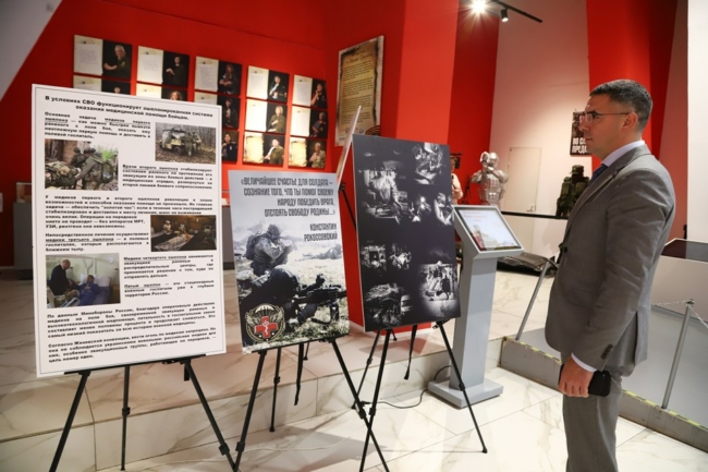 ÐÐ»ÐµÐºÑÐµÐ¹ Ð­ÑÐº Ð¸ Ð´ÐµÐ¿ÑÑÐ°ÑÑ Ð¿ÑÐ¸Ð½ÑÐ»Ð¸ ÑÑÐ°ÑÑÐ¸Ðµ Ð² Ð¾ÑÐºÑÑÑÐ¸Ð¸ Ð²ÑÑÑÐ°Ð²ÐºÐ¸ Â«ÐÐ¾ Ð²ÑÐµ Ð²ÑÐµÐ¼ÐµÐ½Ð°. ÐÐµÐ´Ð¸ÐºÐ¸ Ð½Ð° ÑÑÐ¾Ð½ÑÐ°Ñ Ð²Ð¾Ð¹Ð½ÑÂ»