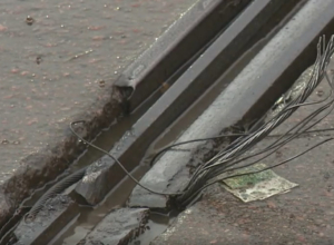 Туляки несколько раз сообщали о проблемах с рельсами возле «Макси»