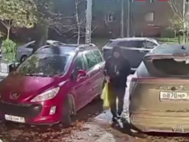 ÐÐ°Ð½Ð´Ð°Ð» Ñ Ð¶ÐµÐ»ÑÑÐ¼ Ð¿Ð°ÐºÐµÑÐ¾Ð¼: ÑÑÐ»ÑÐºÐ¸ Ð²ÑÑÐ¸ÑÐ»Ð¸Ð»Ð¸ Ð¼ÑÐ¶ÑÐ¸Ð½Ñ, ÑÐµÐ·Ð°Ð²ÑÐµÐ³Ð¾ ÐºÐ¾Ð»ÐµÑÐ° Ð¼Ð°ÑÐ¸Ð½