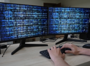 Мошенники стали применять схему «двойного агента» для обмана россиян