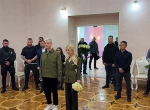 Свадьба цвета хаки: Shaman и Екатерина Мизулина обручились в Донецке