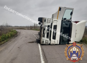 Водитель КамАЗа попал в больницу после ДТП в Одоевском районе