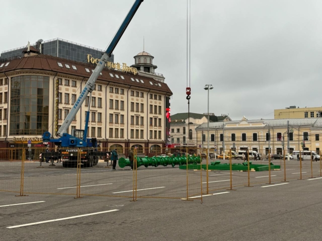 ÐÐ»ÐºÐµ Ð±ÑÑÑ! ÐÐ° Ð¿Ð»Ð¾ÑÐ°Ð´Ð¸ ÐÐµÐ½Ð¸Ð½Ð° Ð² Ð¢ÑÐ»Ðµ Ð¿ÑÐ¸ÑÑÑÐ¿Ð¸Ð»Ð¸ Ðº ÑÑÑÐ°Ð½Ð¾Ð²ÐºÐµ Ð½Ð¾Ð²Ð¾Ð³Ð¾Ð´Ð½ÐµÐ¹ ÐºÑÐ°ÑÐ°Ð²Ð¸ÑÑ