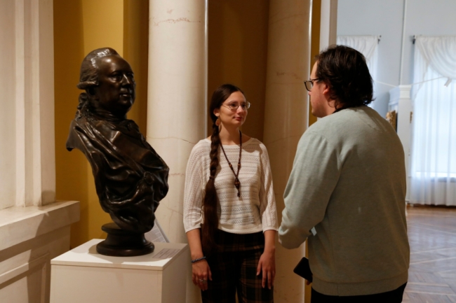 Ð¡ÐºÑÐ»ÑÐ¿ÑÑÑÐ° Ð¸Ð· Ð¢ÑÐ»Ñ Ð²Ð¾ÑÐ»Ð° Ð² ÑÐºÑÐ¿Ð¾Ð·Ð¸ÑÐ¸Ñ Ðº 285-Ð»ÐµÑÐ¸Ñ Ð¨ÑÐ±Ð¸Ð½Ð° Ð² ÐÐ°Ð»ÑÐ³Ðµ