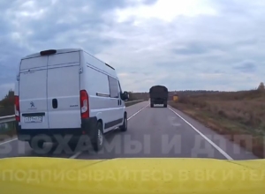 Туляка на Peugeot оштрафовали на 7500 рублей за обгон через сплошную