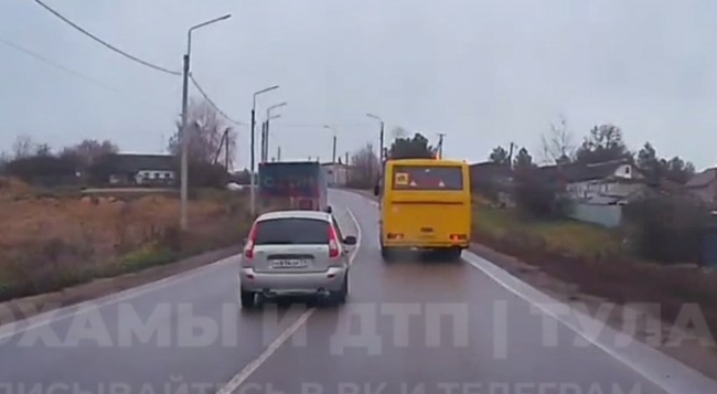 Ð Ð¢ÑÐ»ÑÑÐºÐ¾Ð¹ Ð¾Ð±Ð»Ð°ÑÑÐ¸ ÑÐ½ÑÐ»Ð¸ Ð»Ð¸ÑÐ°ÑÐ°, Ð¾Ð±Ð³Ð¾Ð½ÑÑÑÐµÐ³Ð¾ Ð°Ð²ÑÐ¾Ð±ÑÑ Ñ Ð´ÐµÑÑÐ¼Ð¸ Ð¿Ð¾ Ð²ÑÑÑÐµÑÐºÐµ