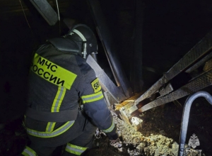 Под Тулой из-за пожара на чердаке многоэтажки эвакуировали 20 человек