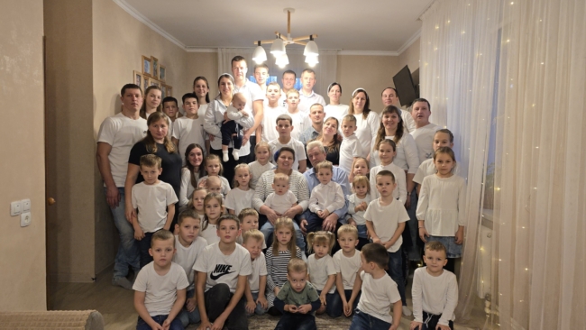 Ð£Ð¶Ð¸Ð½ Ð½Ð° 54 ÑÐµÐ»Ð¾Ð²ÐµÐºÐ°: ÐºÐ°Ðº Ð¶Ð¸Ð²ÐµÑ ÑÐµÐ¼ÑÑ Ð¼Ð°ÑÐµÑÐ¸-Ð³ÐµÑÐ¾Ð¸Ð½Ð¸ Ð¸Ð· Ð¢ÑÐ»ÑÑÐºÐ¾Ð¹ Ð¾Ð±Ð»Ð°ÑÑÐ¸