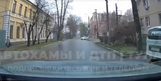 Ð¢ÑÐ»ÑÐº Ð´Ð²Ð°Ð¶Ð´Ñ Ð¿ÑÐ¾ÐµÑÐ°Ð» Ð¿Ð¾ Ð²ÑÑÑÐµÑÐºÐµ Ð½Ð° Ð¿ÐµÑÐµÐºÑÐµÑÑÐºÐµ Ð¸ Ð·Ð°Ð»ÐµÐ· Ð½Ð° ÑÑÐ¾ÑÑÐ°Ñ