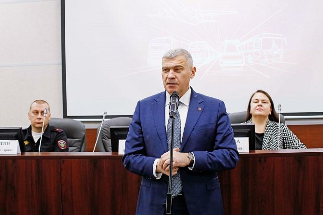 Ð Ð¢ÑÐ»Ðµ Ð¾ÑÐ¼ÐµÑÐ¸Ð»Ð¸ ÐÐµÐ½Ñ ÑÐ°Ð±Ð¾ÑÐ½Ð¸ÐºÐ° ÑÑÐ°Ð½ÑÐ¿Ð¾ÑÑÐ°: Ð»ÑÑÑÐ¸Ðµ ÑÐ¿ÐµÑÐ¸Ð°Ð»Ð¸ÑÑÑ Ð¿Ð¾Ð»ÑÑÐ¸Ð»Ð¸ Ð½Ð°Ð³ÑÐ°Ð´Ñ