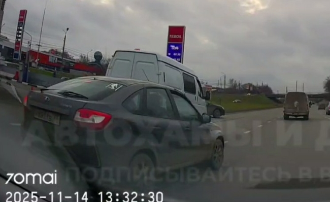 Â«ÐÐ»Ðµ ÑÐ²ÐµÑÐ½ÑÐ»ÑÑÂ»: Ð² Ð¢ÑÐ»Ðµ Ð²Ð¾Ð´Ð¸ÑÐµÐ»Ñ Â«ÐÑÐ°Ð½ÑÑÂ» Ð±ÐµÐ· Ð¿Ð¾Ð²Ð¾ÑÐ¾ÑÐ½Ð¸ÐºÐ° Ð½Ð°ÑÐ°Ð» Ð¿ÐµÑÐµÑÑÑÐ°Ð¸Ð²Ð°ÑÑÑÑ Ð² Ð´ÑÑÐ³ÑÑ Ð¿Ð¾Ð»Ð¾ÑÑ