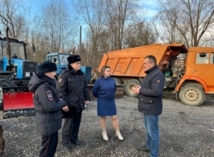 Кирилл Гузов проверил готовность техники к уборке дубенских дорог зимой