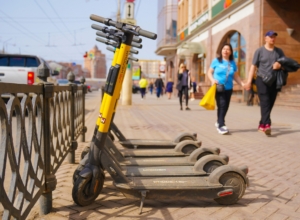 Житель Ясногорска украл из подъезда электросамокат и планировал его продать