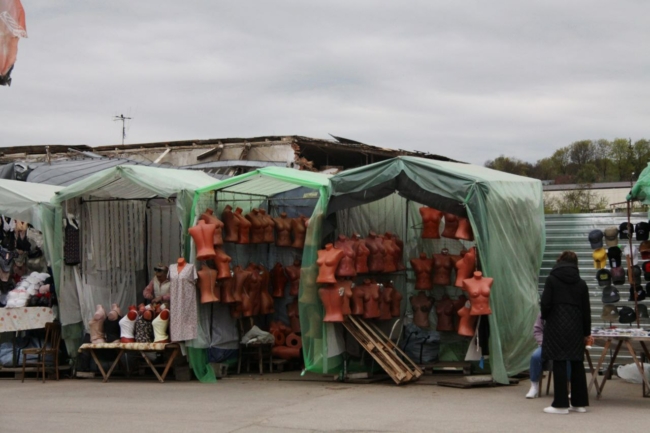 Ð ÐÐ¾Ð²Ð¾Ð¼Ð¾ÑÐºÐ¾Ð²ÑÐºÐµ Ð¿ÑÐ¾Ð´Ð°Ð²ÑÐ¸ÑÐ° Ð¼Ð¾Ð»Ð¾ÐºÐ° ÑÐ½ÑÐ»Ð° Â«Ð½ÑÐ´ÑÑÂ» Ð² Ð¿Ð°Ð»Ð°ÑÐºÐµ Ð¸ Ð¾Ð±Ð²Ð¸Ð½Ð¸Ð»Ð° Ð»ÑÐ±Ð¾Ð²Ð½Ð¸ÐºÐ° Ð² Ð¸Ð·Ð½Ð°ÑÐ¸Ð»Ð¾Ð²Ð°Ð½Ð¸Ð¸