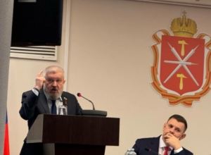 «Мы вообще-то контролируем их?» В Тульской облдуме предложили повышать и дальше патент для мигрантов