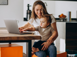 Гибкий график важнее денег: что действительно нужно работающим мамам Тулы