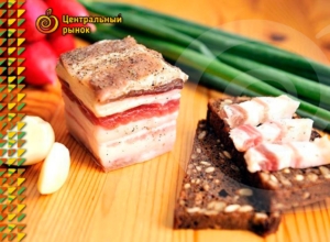 Новомосковский рынок предлагает сало для засолки и копчения