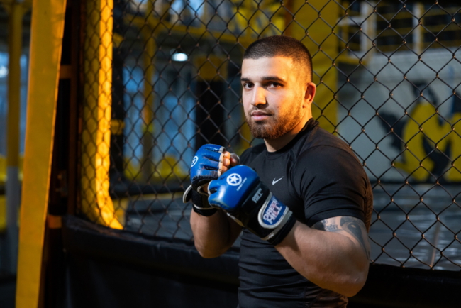 Ð¢ÑÐ»ÑÑÐºÐ¸Ð¹ Ð±Ð¾ÐµÑ ÐÐÐ Ð­Ð»Ð¼Ð°Ð½ Ð¡Ð°ÑÐ°ÑÐ¾Ð² ÑÐ°ÑÑÐºÐ°Ð·Ð°Ð» Ð¾ ÑÐ¿Ð¾ÑÑÐ¸Ð²Ð½Ð¾Ð¹ ÐºÐ°ÑÑÐµÑÐµ Ð¸ Ð¶Ð¸Ð·Ð½Ð¸ Ð²Ð½Ðµ ÑÐ¸Ð½Ð³Ð°