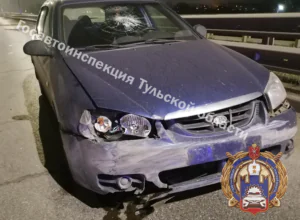 Женщина на Kia врезалась в ограждение на улице Рязанской в Туле