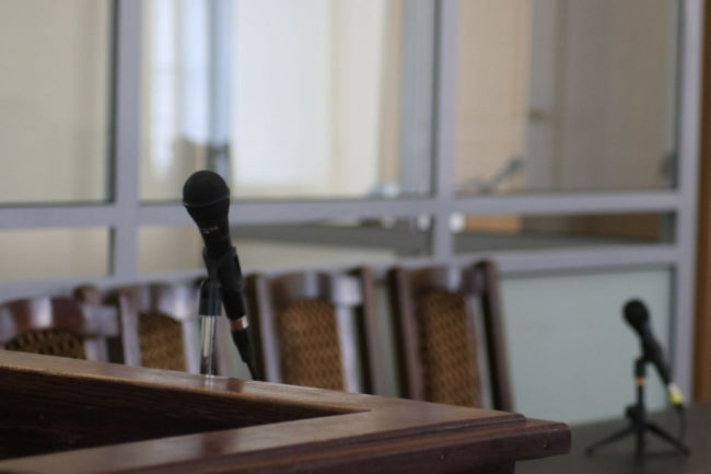 33-Ð»ÐµÑÐ½Ð¸Ð¹ ÑÐ¸ÑÐ¸Ð½ÐµÑ Ð¿Ð¾Ð·Ð½Ð°ÐºÐ¾Ð¼Ð¸Ð»ÑÑ Ð² Ð¡ÐµÑÐ¸ Ñ ÑÑÐ»ÑÑÐºÐ¾Ð¹ Ð¿ÐµÐ½ÑÐ¸Ð¾Ð½ÐµÑÐºÐ¾Ð¹, Ð½Ð°Ð¿ÑÐ¾ÑÐ¸Ð»ÑÑ Ð² Ð³Ð¾ÑÑÐ¸ Ð¸ Ð¶ÐµÑÑÐ¾ÐºÐ¾ Ð¸Ð·Ð±Ð¸Ð» ÐµÐµ