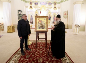 Дмитрий Миляев передал икону Георгия Победоносца в казанский храм
