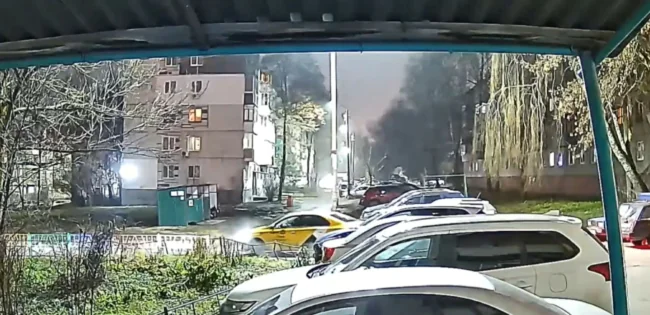 Ð¢Ð°ÐºÑÐ¸ÑÑ Ð¿ÑÐ¾ÑÐ°ÑÐ°Ð½Ð¸Ð» Ð¼Ð°ÑÐ¸Ð½Ñ Ð²Ð¾ Ð´Ð²Ð¾ÑÐµ Ð½Ð° ÑÐ»Ð¸ÑÐµ ÐÐµÑÐ°Ð»Ð»ÑÑÐ³Ð¾Ð² Ð² Ð¢ÑÐ»Ðµ