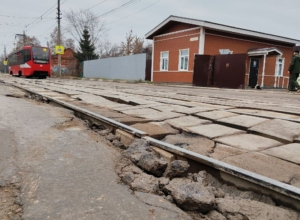 «У вас рельс отваливается»: туляки снова жалуются на состояние путей на улице Коминтерна