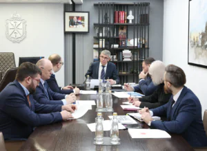 Губернатор Миляев обсудил развитие Новомосковского института РХТУ как центра подготовки химиков-технологов