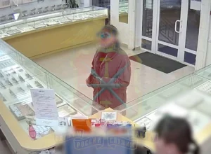 ÐиÑÐµÐ»Ñ ÐовомоÑковÑка ÑкÑал две золоÑÑе ÑепоÑки из ÑвелиÑного Ñалона в ÐимовÑке. Ðидео ÐиÑÐµÐ»Ñ ÐовомоÑковÑка ÑкÑал две золоÑÑе ÑепоÑки из ÑвелиÑного Ñалона в ÐимовÑке. Ðидео