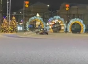 ÐÑиÑÑ Ð¿Ð¾-ÑÑлÑÑки: водиÑÐµÐ»Ñ Â«ÑемеÑки» покаÑалÑÑ Ð½Ð¾ÑÑÑ Ð½Ð° плоÑади Ðенина ÐÑиÑÑ Ð¿Ð¾-ÑÑлÑÑки: водиÑÐµÐ»Ñ Â«ÑемеÑки» покаÑалÑÑ Ð½Ð¾ÑÑÑ Ð½Ð° плоÑади Ðенина