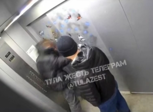 ÐÐ°Ð½Ð´Ð°Ð»Ñ ÑазнеÑли лиÑÑ Ð² многоÑÑажке на СÑÑикова, ÑÑлÑÑÐºÐ°Ñ Ð¿Ð¾Ð»Ð¸ÑÐ¸Ñ Ð¸ÑÐµÑ Ð²Ð¸Ð½Ð¾Ð²Ð½ÑÑ
ÐÐ°Ð½Ð´Ð°Ð»Ñ ÑазнеÑли лиÑÑ Ð² многоÑÑажке на СÑÑикова, ÑÑлÑÑÐºÐ°Ñ Ð¿Ð¾Ð»Ð¸ÑÐ¸Ñ Ð¸ÑÐµÑ Ð²Ð¸Ð½Ð¾Ð²Ð½ÑÑ