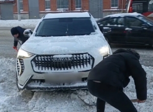 РоÑгваÑдейÑÑ Ð¿Ð¾Ð¼Ð¾Ð³Ð»Ð¸ ÑÑлÑкÑ, заÑÑÑÑвÑÐµÐ¼Ñ Ð½Ð° маÑине поÑле Ñиклона «Ðивиан» РоÑгваÑдейÑÑ Ð¿Ð¾Ð¼Ð¾Ð³Ð»Ð¸ ÑÑлÑкÑ, заÑÑÑÑвÑÐµÐ¼Ñ Ð½Ð° маÑине поÑле Ñиклона «Ðивиан»