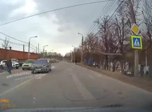 Ðа ÐеневÑком ÑоÑÑе в ТÑле лиÑ
Ð°Ñ Ð½Ð° Mercedes ÑÑÑÑ Ð½Ðµ задавил пеÑеÑ
одов на пеÑеÑ
оде Ðа ÐеневÑком ÑоÑÑе в ТÑле лиÑ
Ð°Ñ Ð½Ð° Mercedes ÑÑÑÑ Ð½Ðµ задавил пеÑеÑ
одов на пеÑеÑ
оде