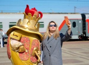 ТÑÑиÑÑиÑеÑкий поезд «ÐкÑÑ ÑпоÑ
и» пÑивез гоÑÑей в ЯÑнÑÑ ÐолÑÐ½Ñ Ð¸ ТÑÐ»Ñ Ð¢ÑÑиÑÑиÑеÑкий поезд «ÐкÑÑ ÑпоÑ
и» пÑивез гоÑÑей в ЯÑнÑÑ ÐолÑÐ½Ñ Ð¸ ТÑлÑ