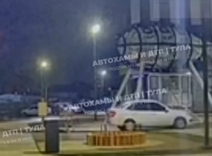 ÐÑÑнÑй «пилоÑ» на легковÑÑке покÑÑжил по деÑÑкой плоÑадке в ÐР«ÐвиаÑоÑ» в ТÑле ÐÑÑнÑй «пилоÑ» на легковÑÑке покÑÑжил по деÑÑкой плоÑадке в ÐР«ÐвиаÑоÑ» в ТÑле