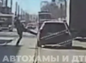 Ðе пÑопÑÑÑил пеÑеÑ
ода â полÑÑи ногой в двеÑÑ. ТÑлÑк пнÑл маÑинÑ, поÑÐ¾Ð¼Ñ ÑÑо она не оÑÑановилаÑÑ Ðе пÑопÑÑÑил пеÑеÑ
ода â полÑÑи ногой в двеÑÑ. ТÑлÑк пнÑл маÑинÑ, поÑÐ¾Ð¼Ñ ÑÑо она не оÑÑановилаÑÑ