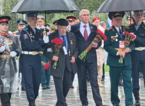 ÐилÑев Ñ Ð²ÐµÑеÑанами возложил ÑвеÑÑ Ð½Ð° плоÑади ÐÐ¾Ð±ÐµÐ´Ñ Ð² ТÑле ÐилÑев Ñ Ð²ÐµÑеÑанами возложил ÑвеÑÑ Ð½Ð° плоÑади ÐÐ¾Ð±ÐµÐ´Ñ Ð² ТÑле
