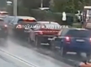 ÐенÑионеÑка в ТÑле ÑобÑала «паÑовозик» из маÑин. Ðидео ÐенÑионеÑка в ТÑле ÑобÑала «паÑовозик» из маÑин. Ðидео